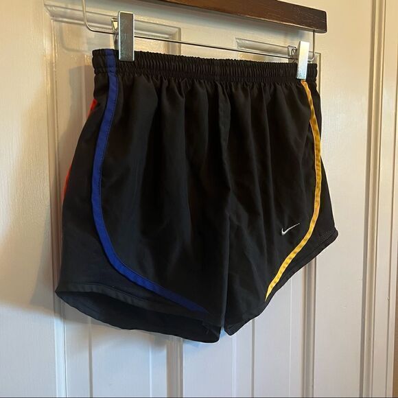 Black Nike shorts    - Picture 4 of 8